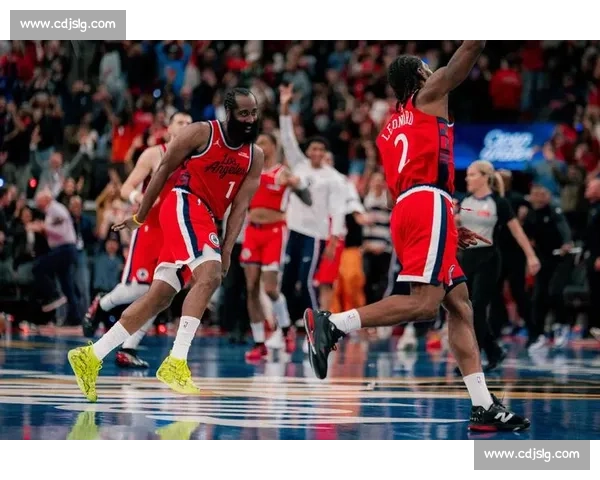 雷霆对决快船全场录像回放解析关键攻防瞬间胜负走势与球星表现