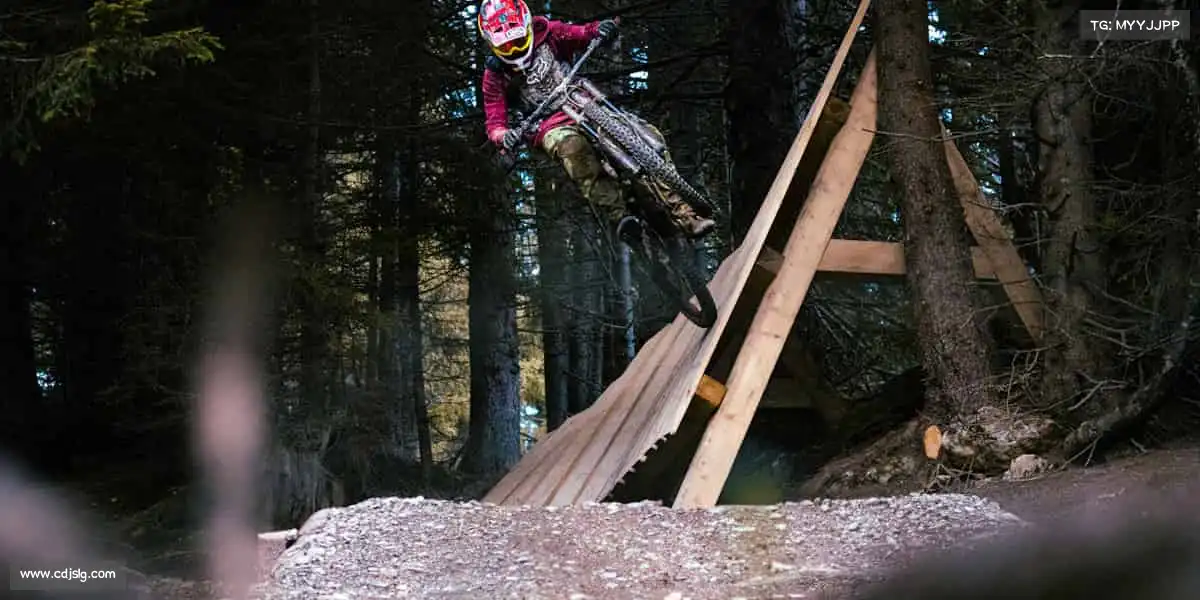 milan米兰🏀篮球撞击地面的声音，是梦想在跳动的节奏！